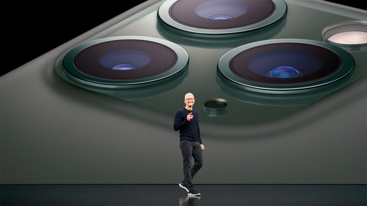 Tim Cook accusato di aver frodato gli azionisti, Apple paga per risolvere la causa