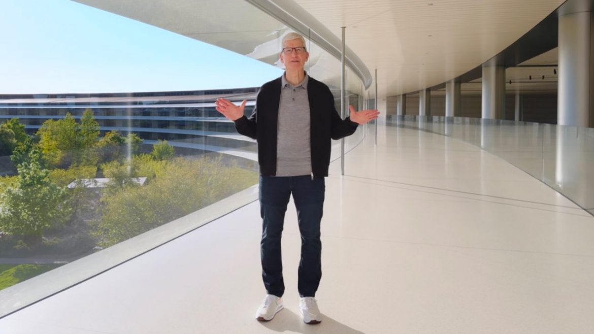 Let Loose: Tim Cook indossava un paio di Nike Air Max 1 ’86 inedite create con iPad