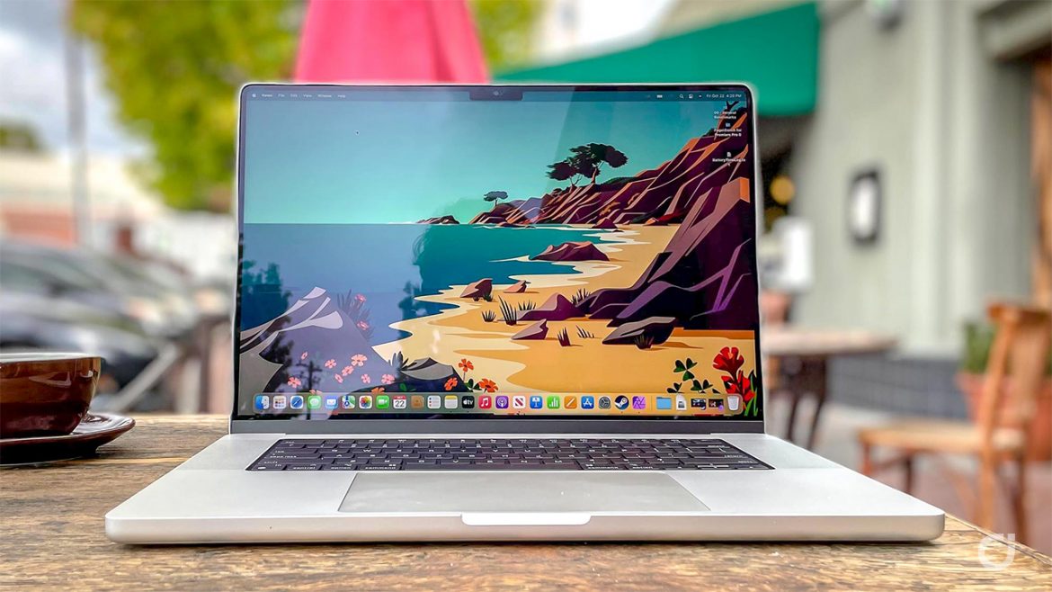 Il MacBook Pro con display OLED non arriverà prima del 2026